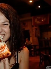 8 pictures - Liz Jordan Can Handle Her Carbs