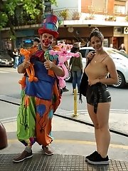 8 pictures - Agos Firenze Jus Clownin Aroun