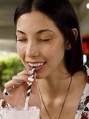 8 pictures - "Julia Campos Milkshake Cumbia"